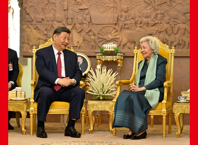 习近平会见柬埔寨太后莫尼列